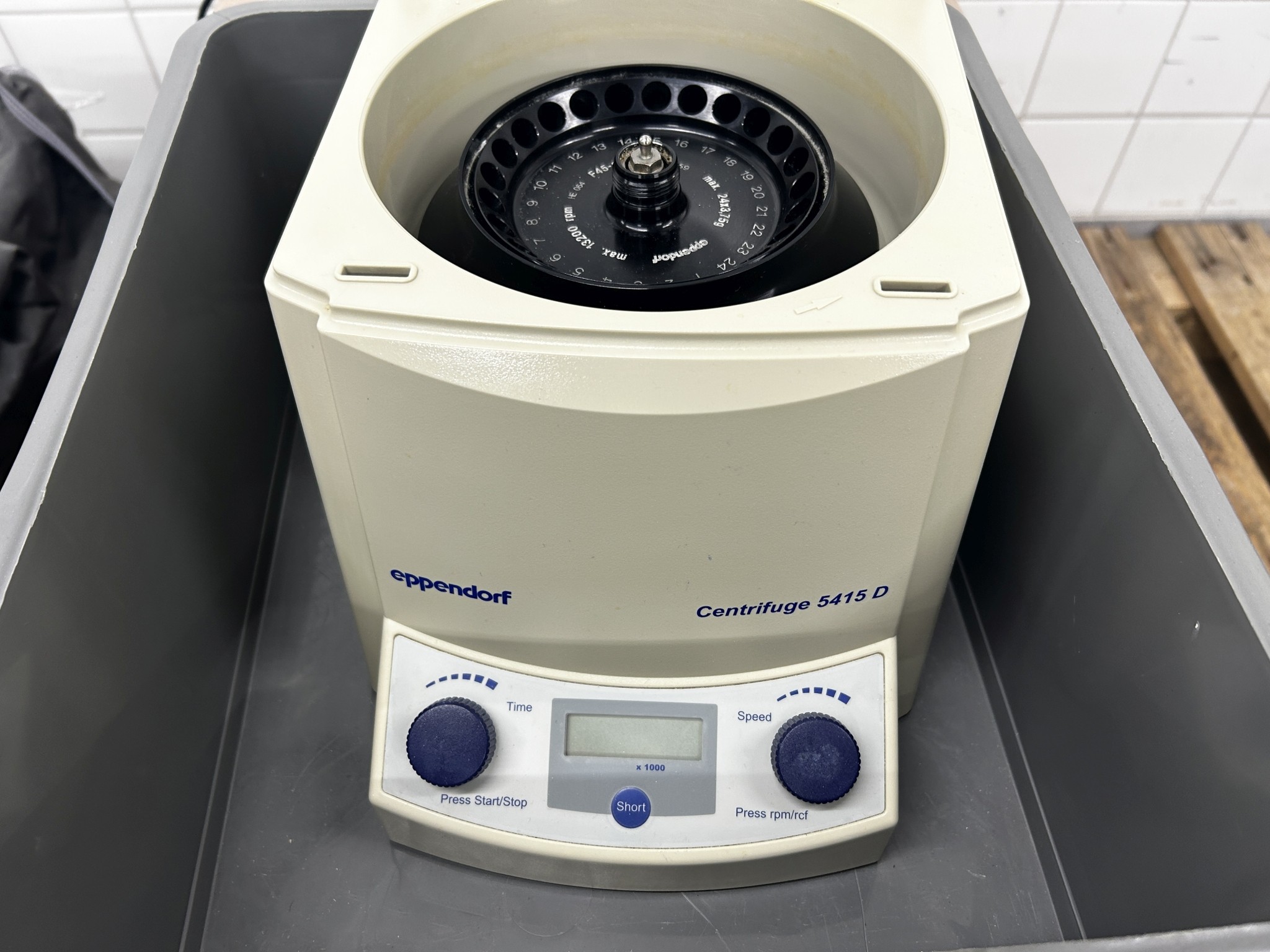Zentrifuge EPPENDORF 5415 D
